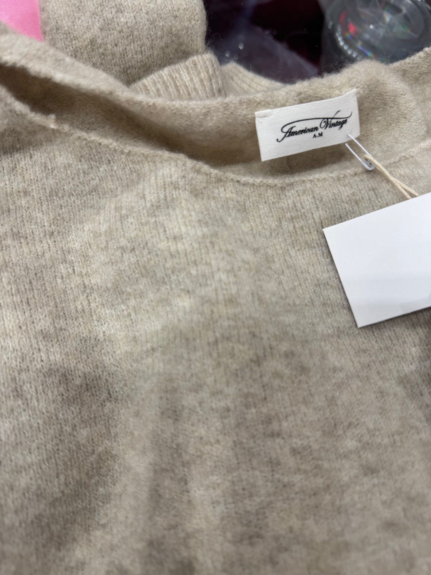 Maglione over spalla scoperta