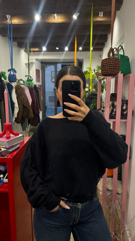 Maglione over spalla scoperta